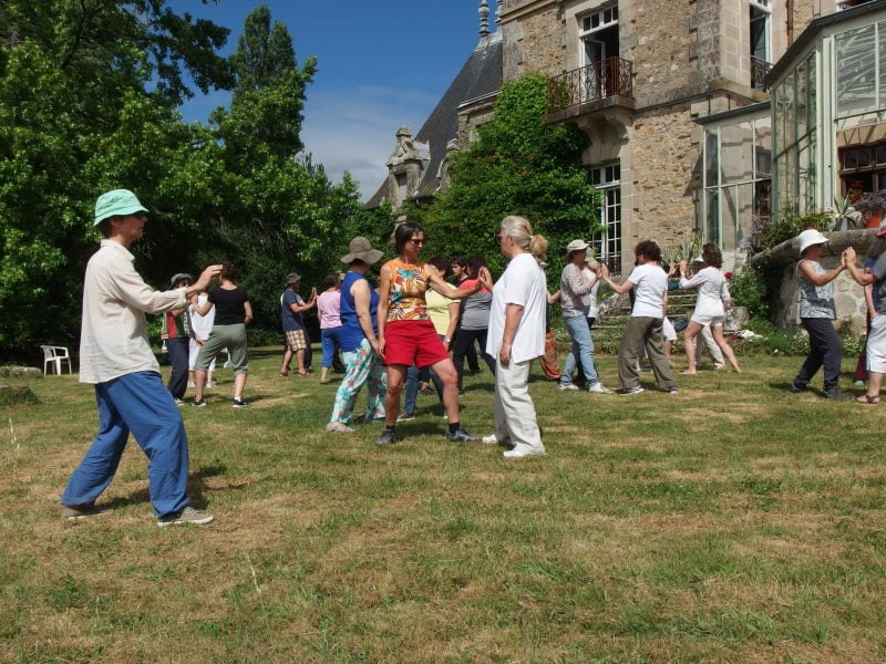 Grand stage d'été Ligoure : une pratique intensive et joyeuse École Corps Vivant Corps Conscient 3 stage ligoure tai chi qi gong 2019 1 École Corps Vivant Corps Conscient Grand stage d'été Ligoure : une pratique intensive et joyeuse