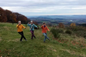 Formatrices corps vivant corps conscient pratiquant en montagne