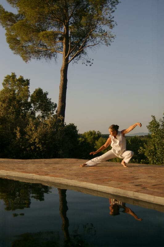 Simone Petrequin pratiquant le Tai Chi